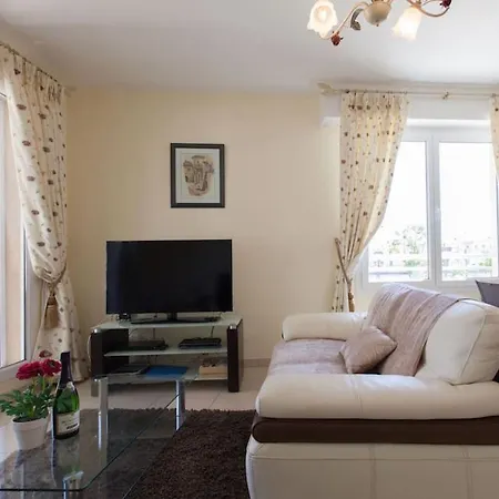 Two Bedroom With Terrace In New Secure Building Near Palais And Beaches 515 Apartament