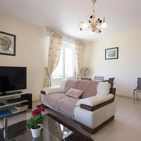 Apartament Two Bedroom With Terrace In New Secure Building Near Palais And Beaches 515 Cannes