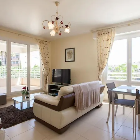 Terrace Apartment: Near Palais And Beaches * Cannes