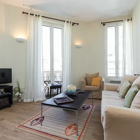 Terrace Apartment: Near Palais And Beaches